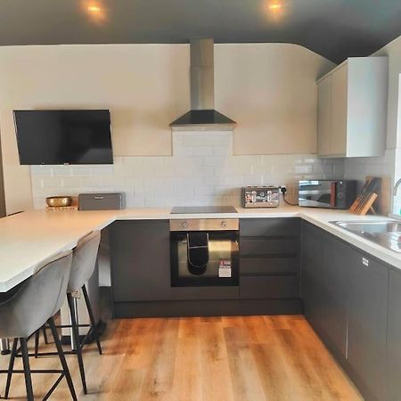 Sloane Modern 2 Bedroom Seafront Apartment Blackpool Dış mekan fotoğraf