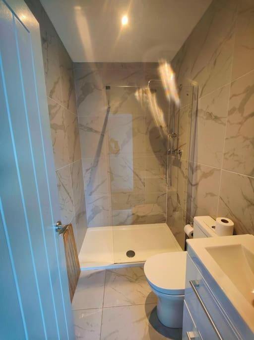 Sloane Modern 2 Bedroom Seafront Apartment Blackpool Dış mekan fotoğraf