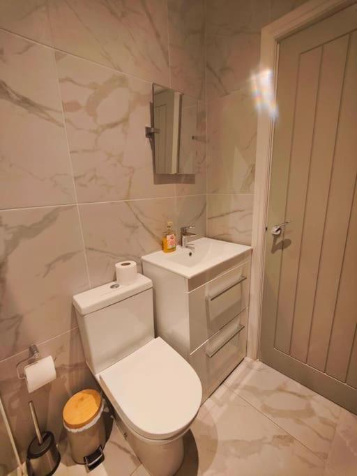Sloane Modern 2 Bedroom Seafront Apartment Blackpool Dış mekan fotoğraf