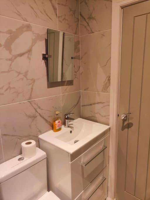 Sloane Modern 2 Bedroom Seafront Apartment Blackpool Dış mekan fotoğraf